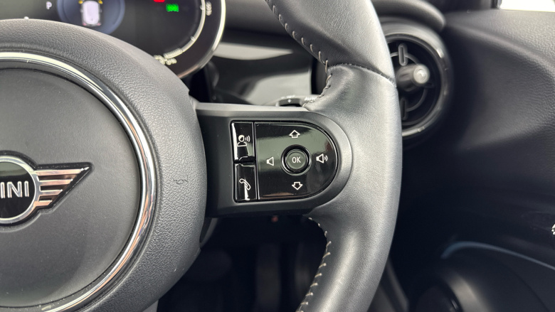 MINI Hatchback 135kW Cooper S Level 3 33kWh 3dr Auto Electric Hatchback